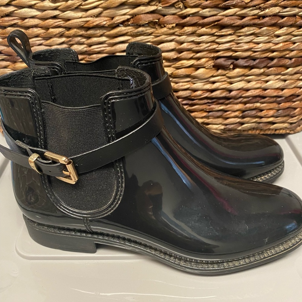 Black rain booties
